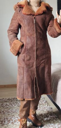 Lammfellmantel mit abnehmbarer Kapuze