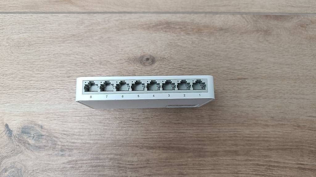 TP-Link Hubs & Switches: Switch tp-link TL-SF1008D mit 8 Ports gebraucht – Gebraucht aus Muttenz von m_h_m567 1