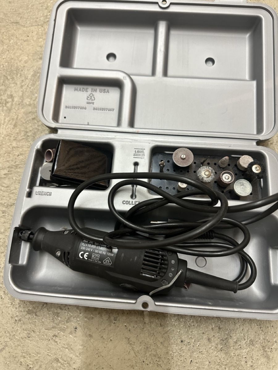 Perceuses: Trapano multifunzione con accessori – D'occasion à Heerbrugg par sha_6bxl