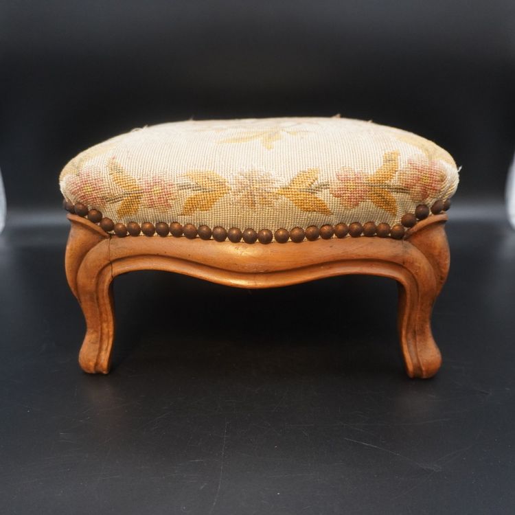 Fusshocker aus Holz (HE104) (Gebraucht) in Basel für CHF 45 – nur ...
