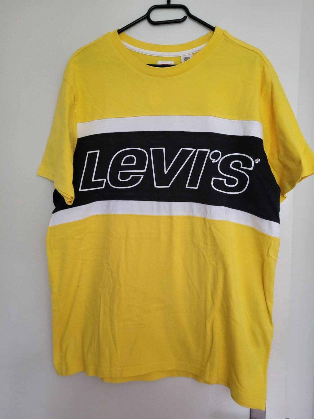 Levi's T-shirt: Levis T Shirt – Usato da Therwil venduto da Hexe13