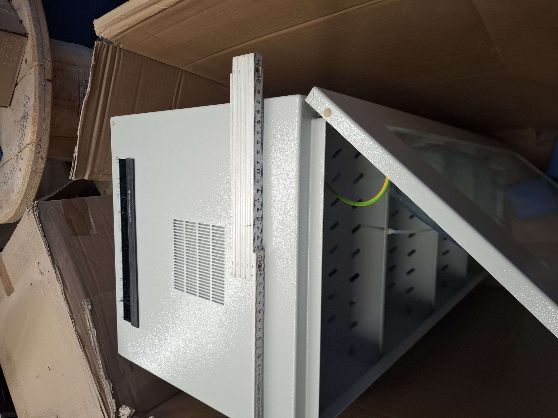 Racks & Cavalletti: Serverschrank Neu, inkl. Lüfter – Nuovo e nell'imballaggio originale da Niederglatt ZH venduto da adr_vc9s 4