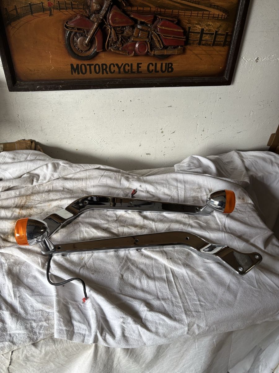 Harley-Davidson Tutti i ricambio per moto: Harley Davidson Fenderstruts mit Blinker – Usato da Schötz venduto da Harley35