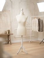 Schneiderpuppe weiblich beige mit weissem Holzstativ