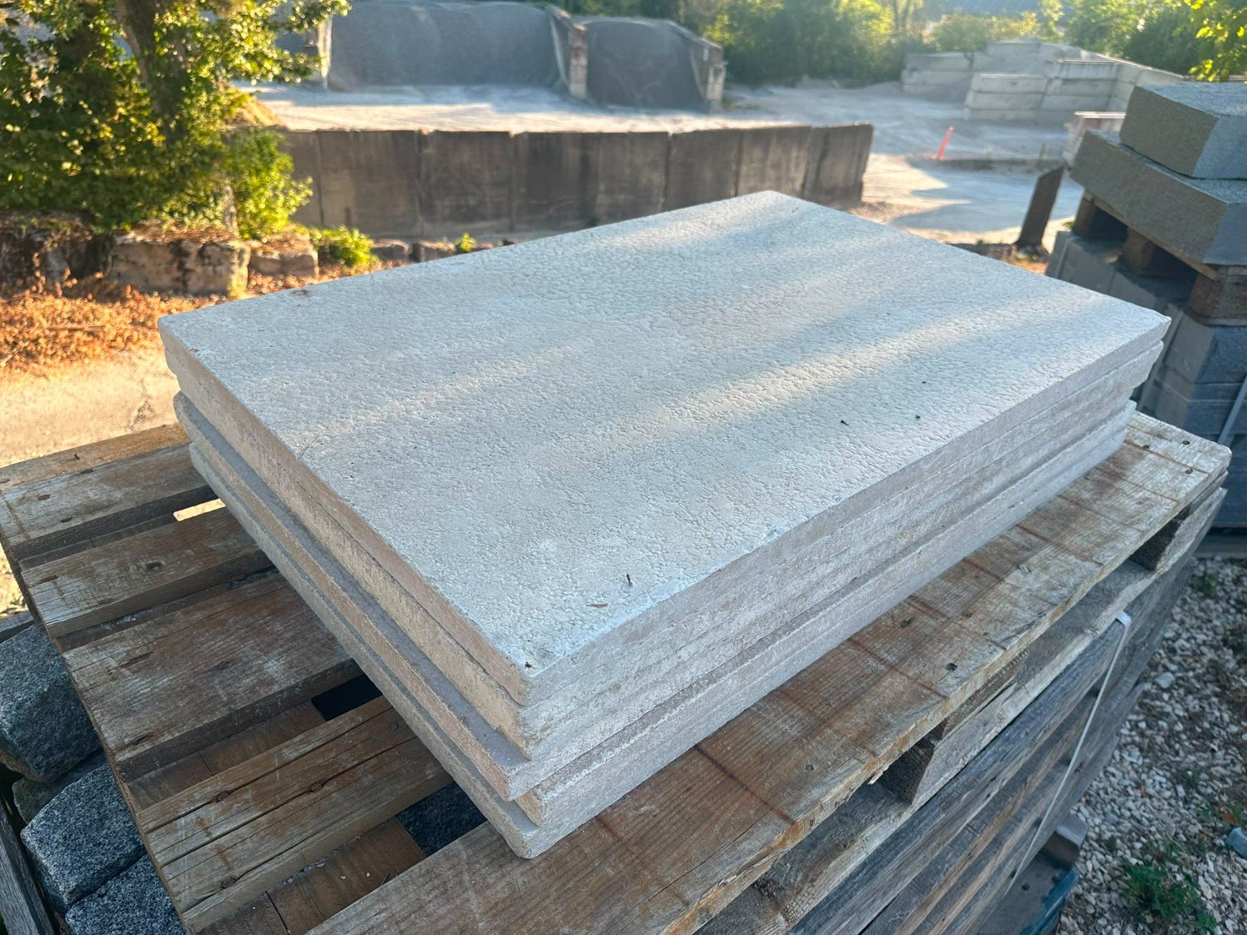 Bodenbeläge: 6 Stk. Formatplatten Kalkstein 90x60x3cm – Neu und originalverpackt aus Steinmaur von Steinbeisser
