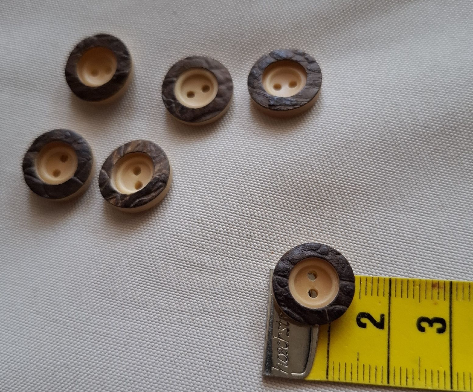 Knöpfe: 6 Stück Knöpfe, 14 mm. – Gebraucht aus Dietikon von Hirschkopf 4