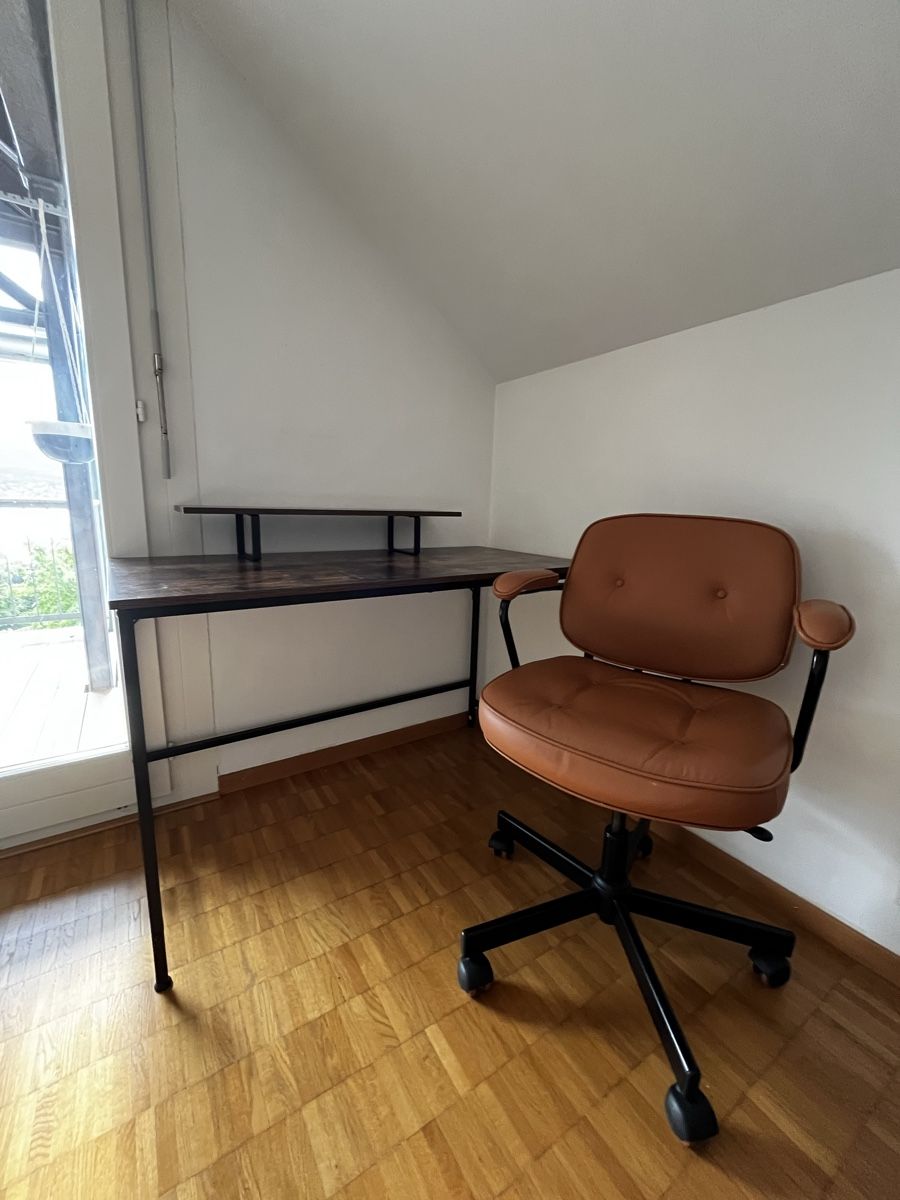 Schreibtische: Desk with comfortable chair - excellent condition! – Gebraucht aus Zollikon von RimBen 5
