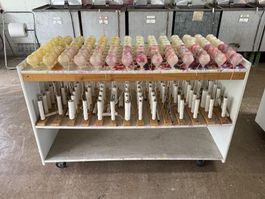 627 Giesstisch mit Tropfen- Formen aus Liquidation