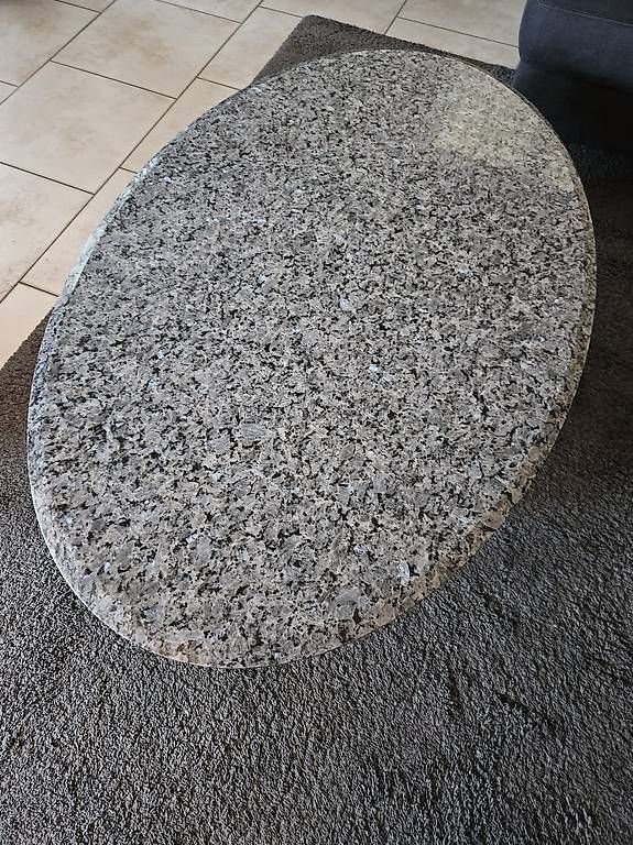 Pfister Tische: Coachtisch Labrador-Granit, oval 120x75cm – Gebraucht aus Birr von swissfive