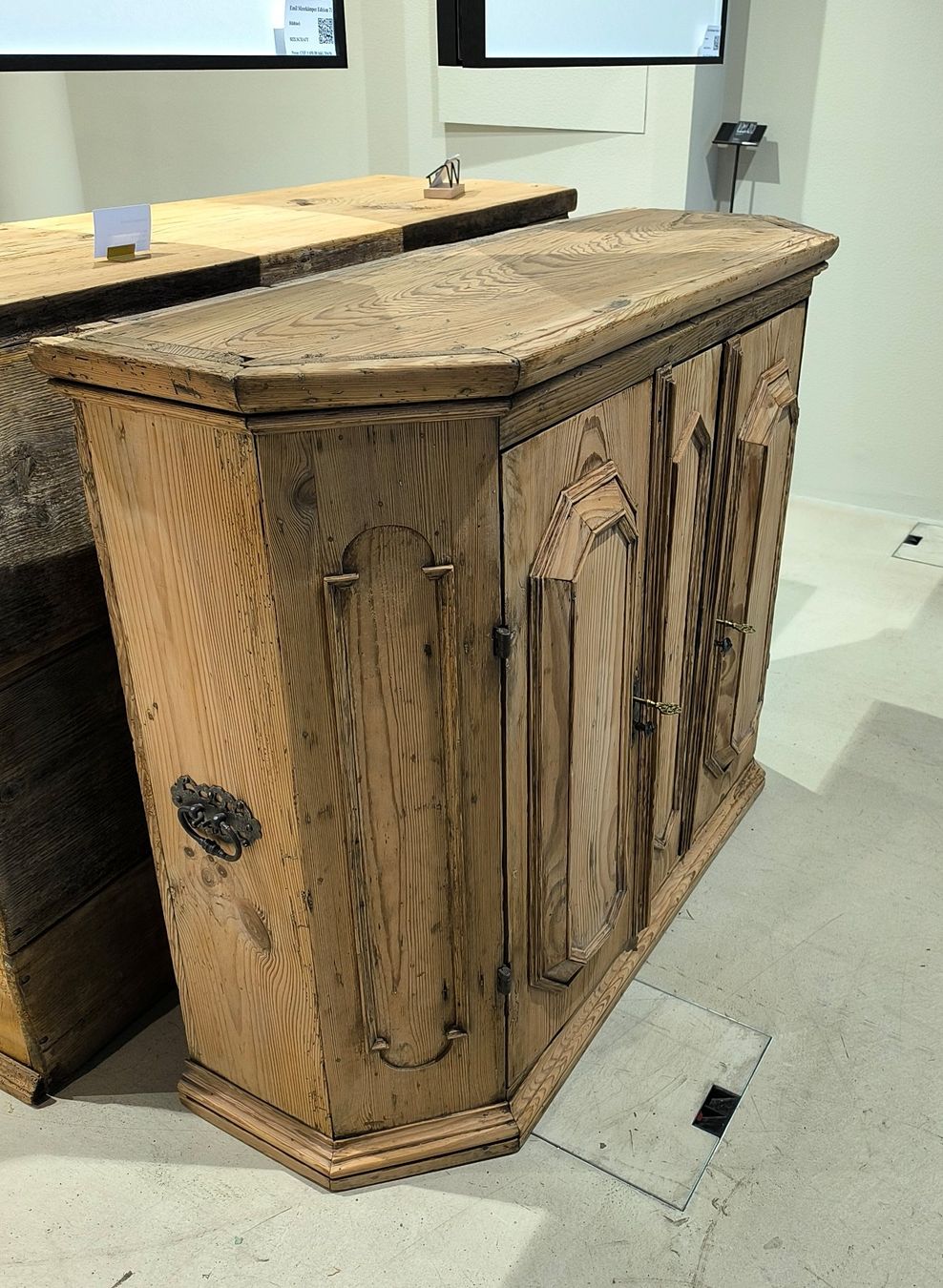 Cassettiere: Barock Sideboard Tanne mit versteckten Schubladen – Usato da Maladers venduto da der_Holzwurm 1
