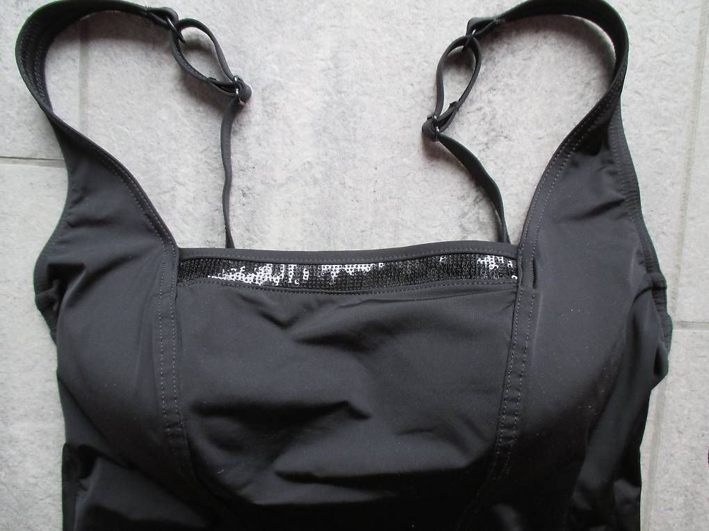 Triumph Costumi da bagno & Bikini: Badekleid von Triumph, schwarz, Grösse 40 - NEU – Nuovo (secondo la descrizione) da glattfelden venduto da carlo046 1