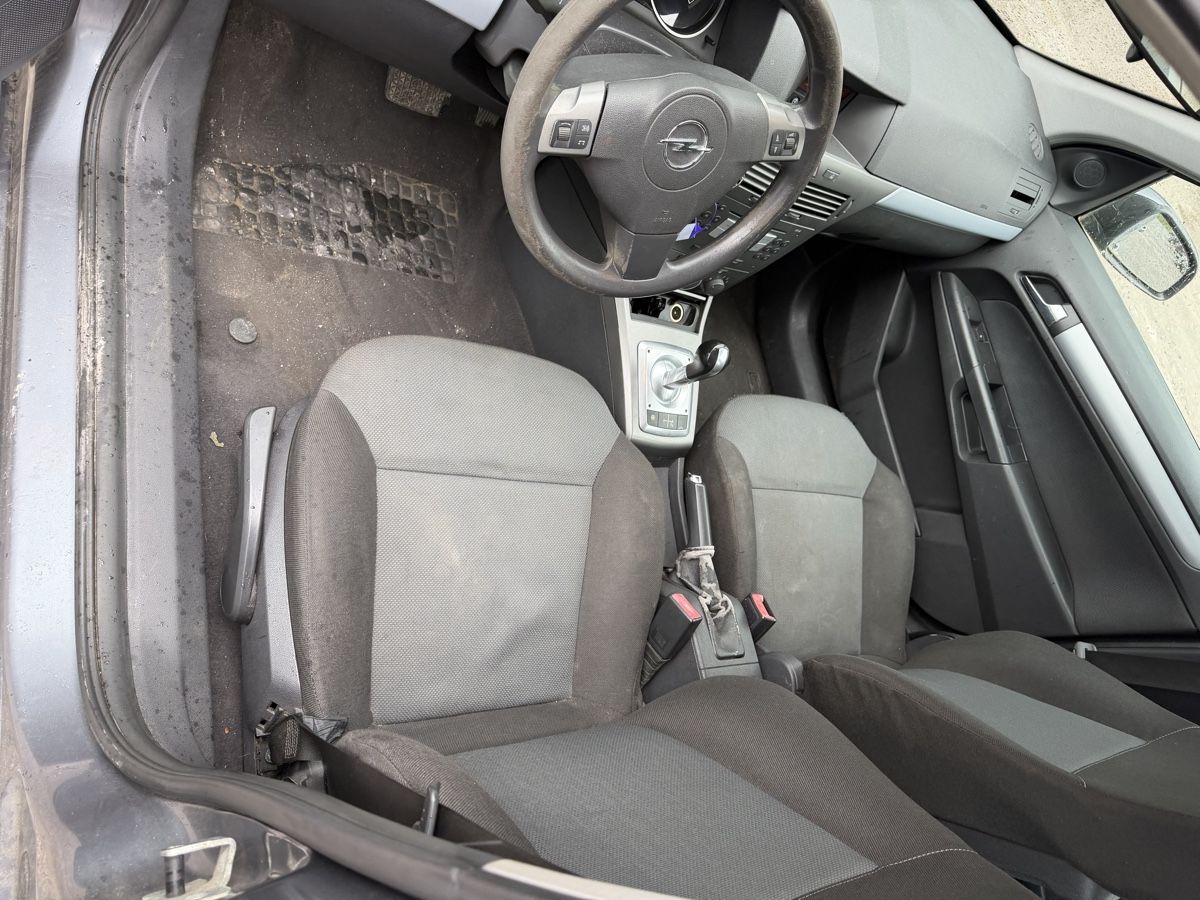 Opel Automobili: Opel Astra H16 Automat – Usato da Mollis venduto da BSL10 7