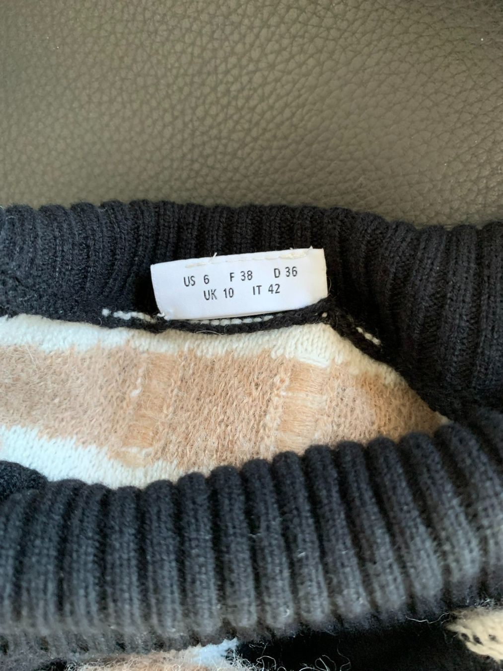 Akris Maglioni & Felpe: AKRIS: Exklusiv gemusterter Rollkragen-Pullover, 36 – Nuovo (secondo la descrizione) da Luzern venduto da paulablue 7