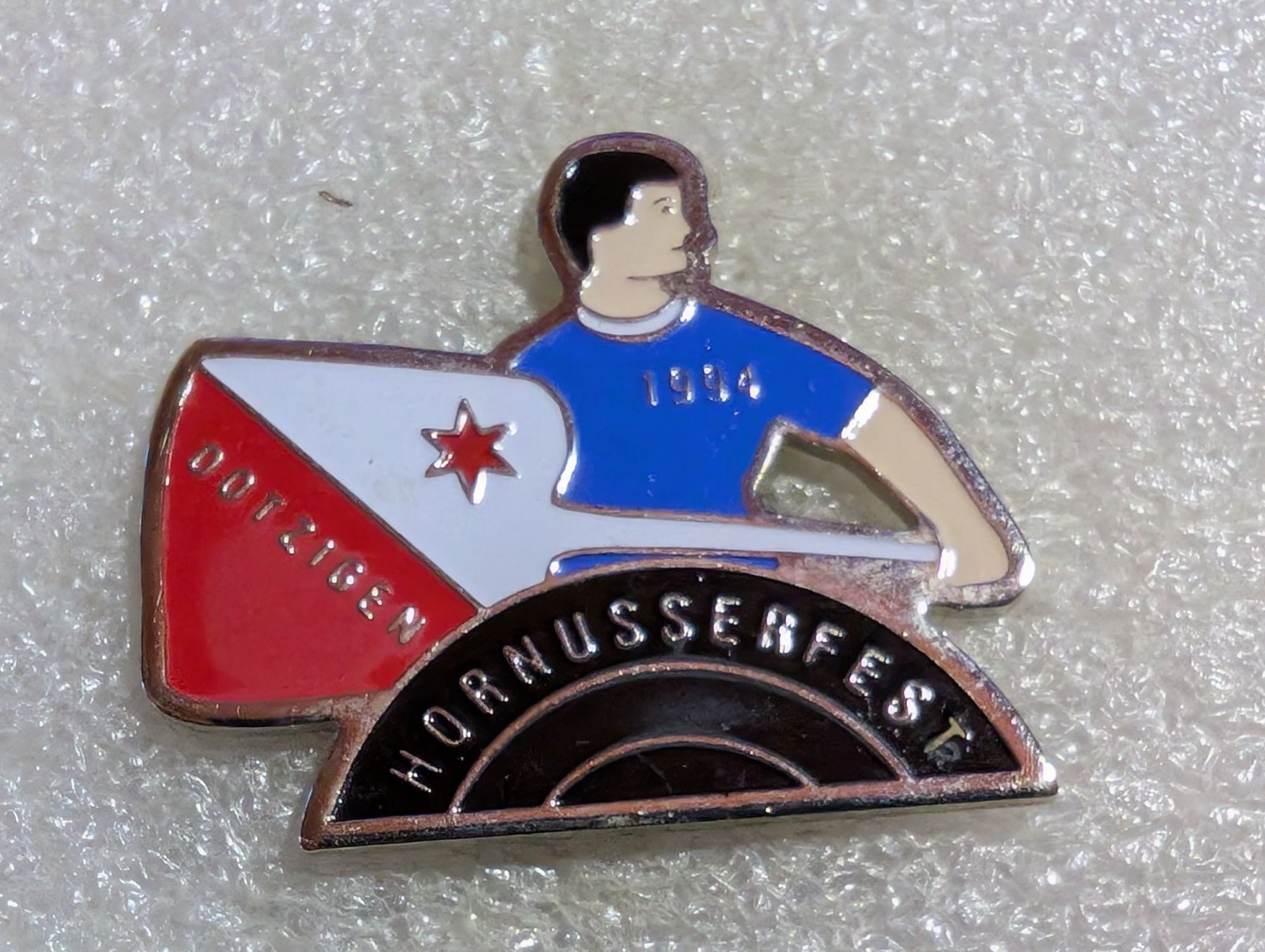 Placchette & Badge: Ansteckpin 104: Hornusserfest Dotzigen – Usato da Oppligen venduto da Pin-Fall-Shop