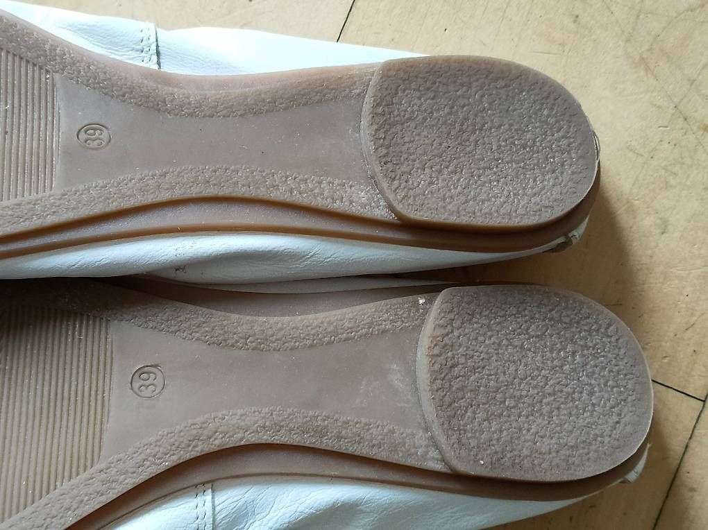Chaussures femmes: Ballerinas weiss Gr 39 – D'occasion à Münchenstein par sterni_0813 3
