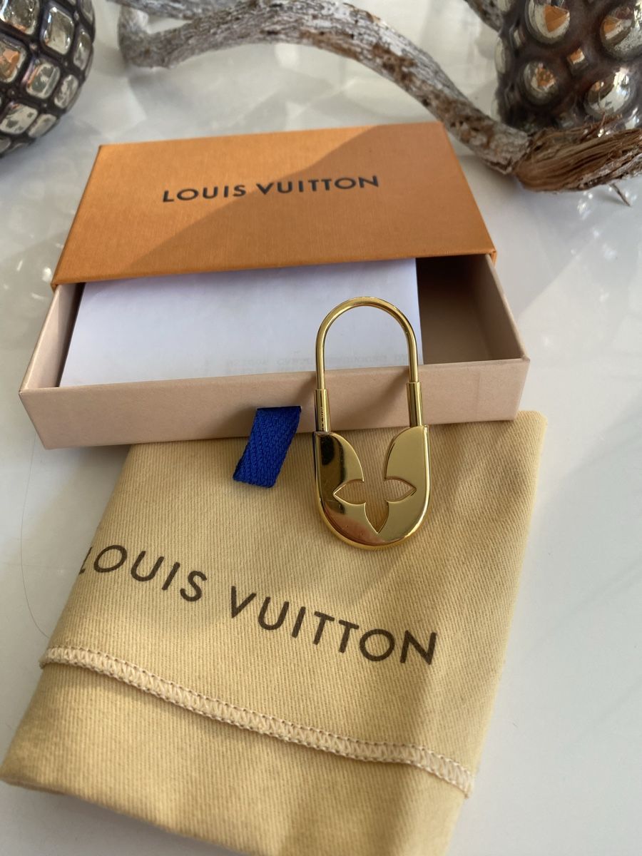 Louis Vuitton Portachiavi: Louis Vuitton Anhänger – Nuovo (secondo la descrizione) da Gundetswil venduto da Dsschaer