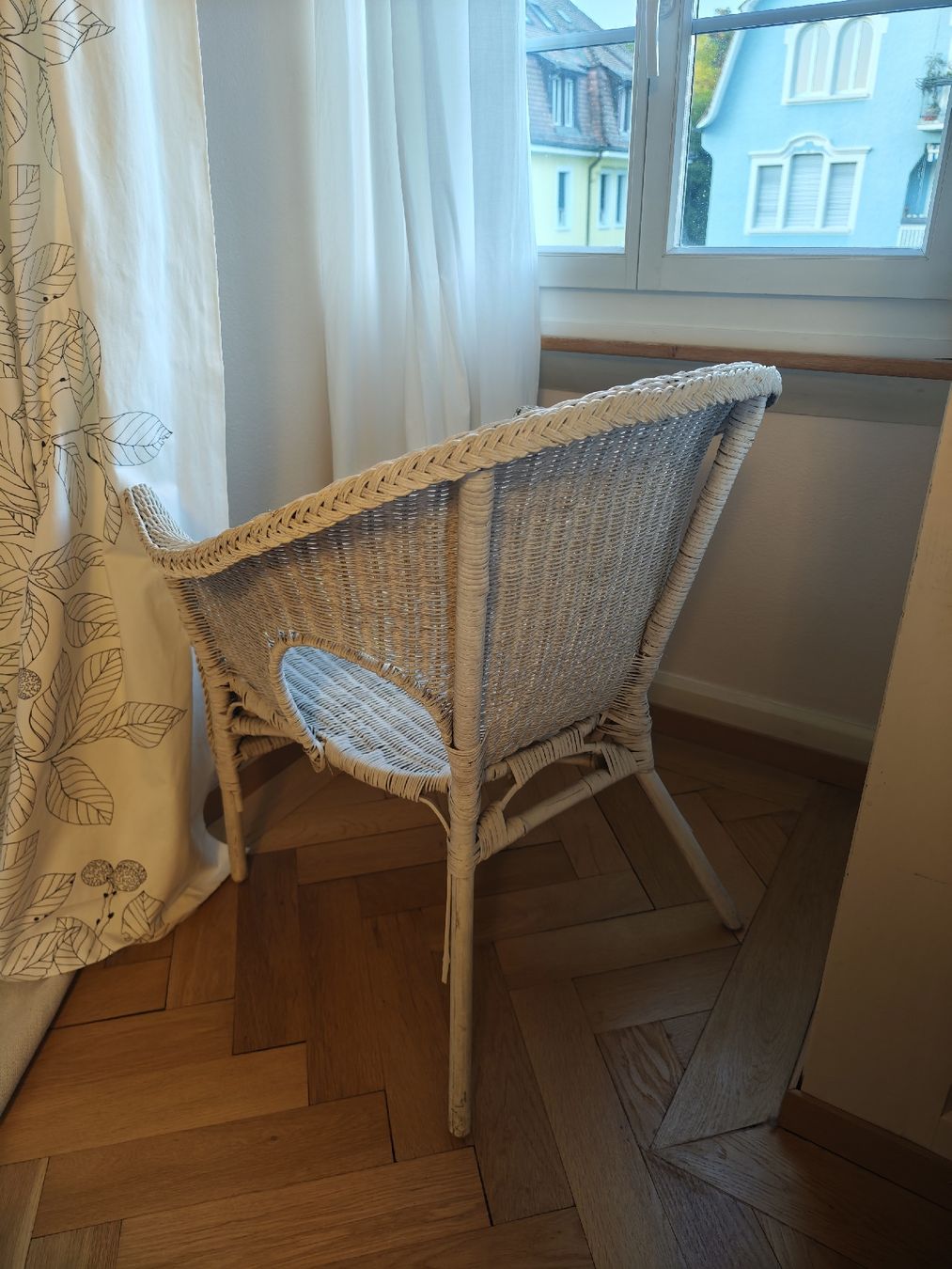 Poltrone: Gemütlicher Rattansessel, weiss – Usato da Zürich venduto da mallova 1