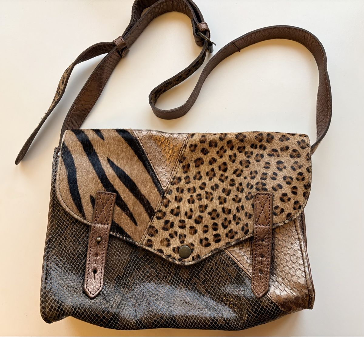Taschen für Damen: Sac bandoulière Paul Marius cuir marron motifs cuirpython – Gebraucht aus Lausanne von france.guillermin