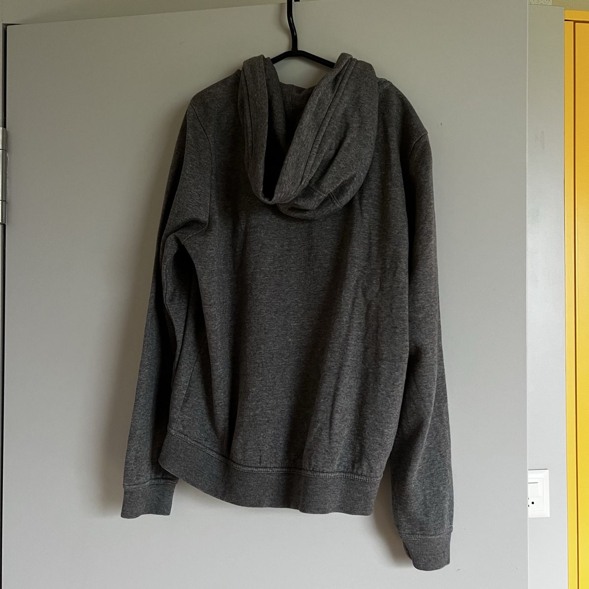 Nike Giacche: Graue Nike Sport Jacke  – Usato da Chur venduto da noe_mh8b 2