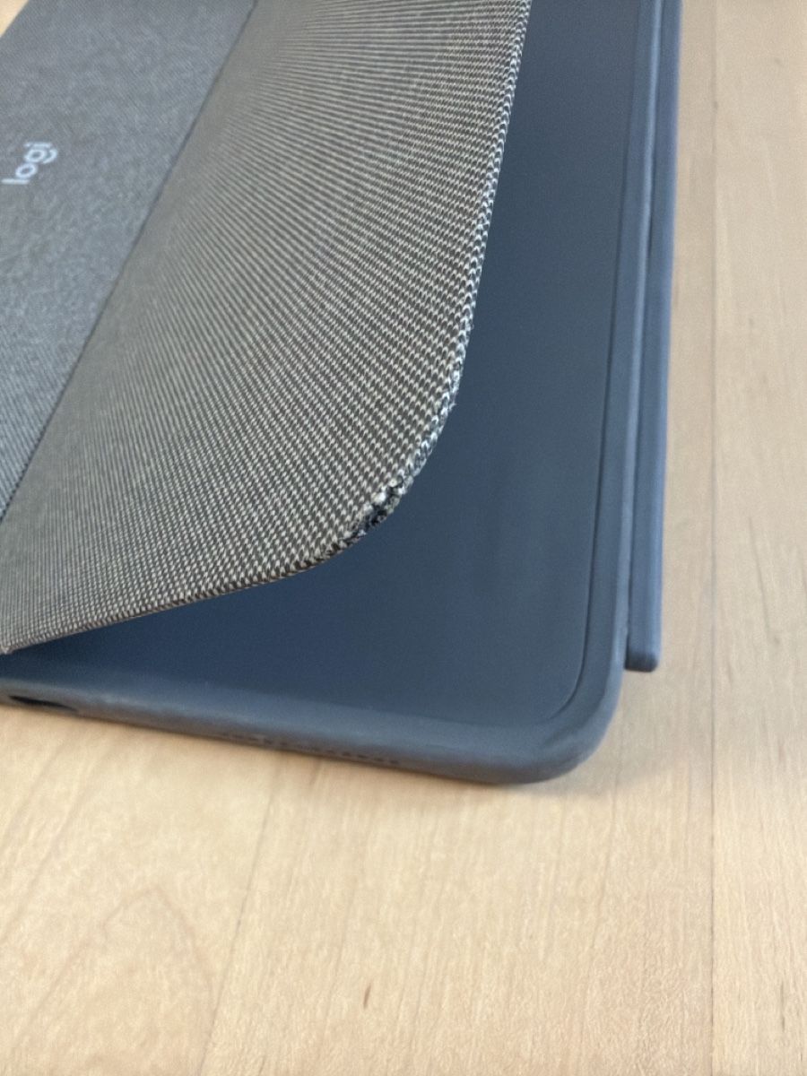 Apple Covers & Borse: Logitech Combo Touch iPad 10 – Difettoso da Bern venduto da lugigon 3