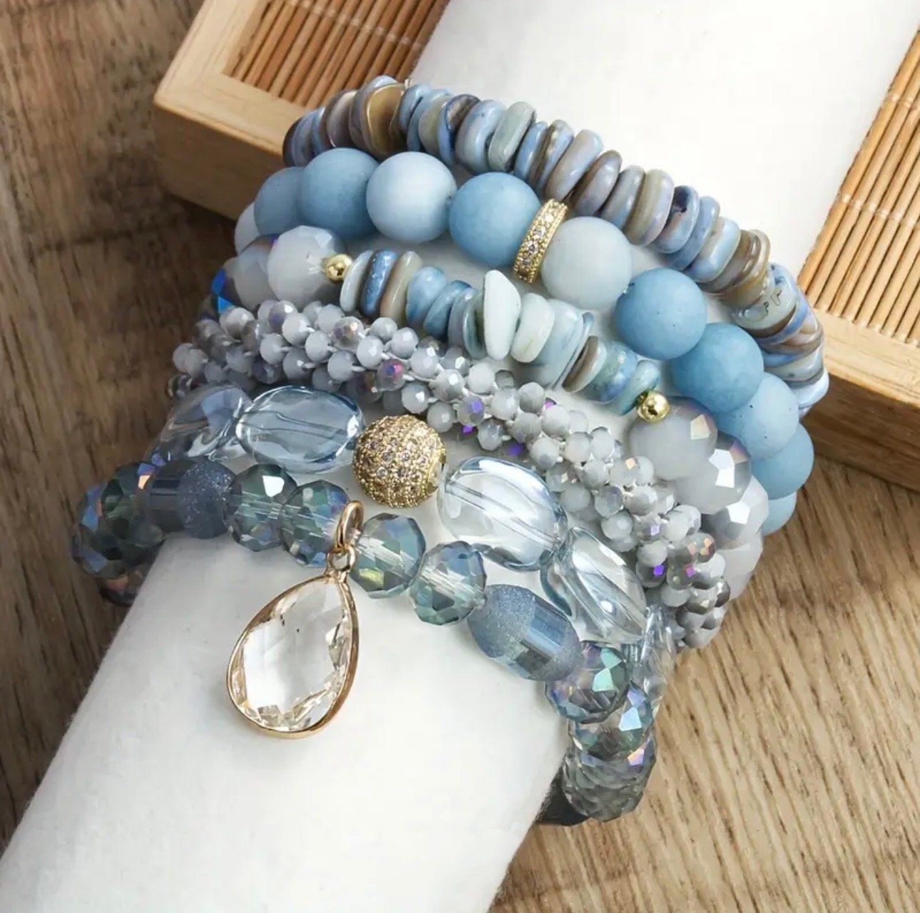 Bracciali & Braccialetti: Mega schönes Chic Armband Set 6tlg. NEU – Nuovo (secondo la descrizione) da Oberwil-Lieli venduto da Svetlana28 1