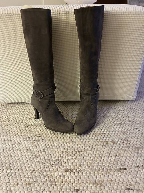 Damenschuhe: Bottes en daim brun T37 – Gebraucht aus Nyon von Sotara 1
