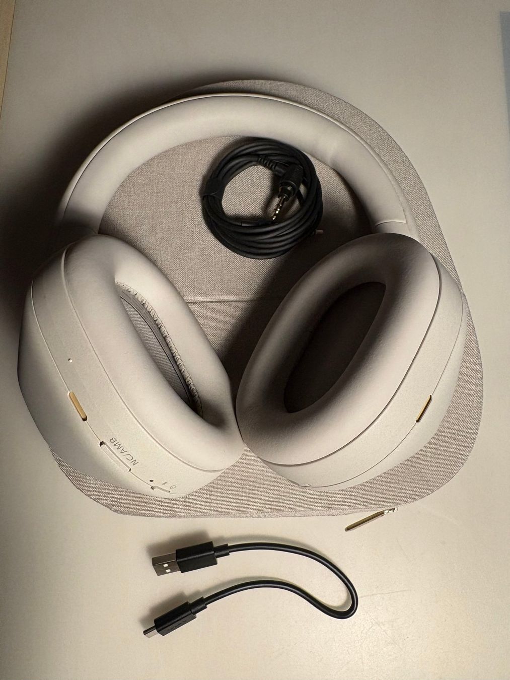 Sony Cuffie: White Sony WH-1000XM5 – Usato da Figino venduto da K.R.P 3
