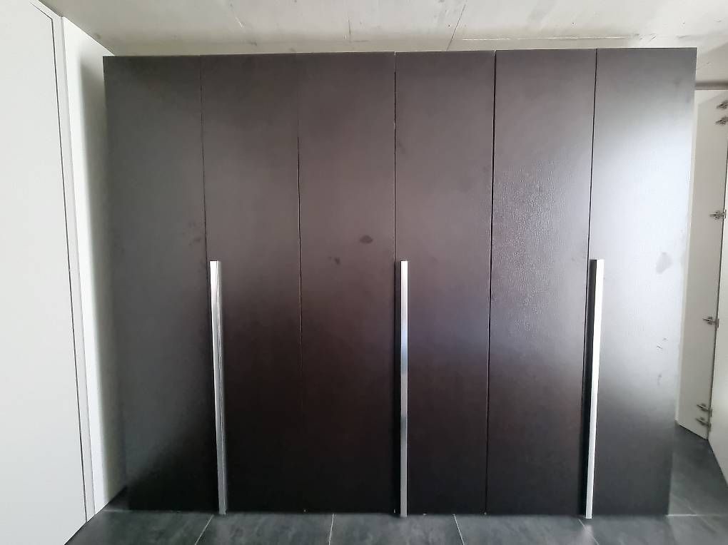 Armadi: Camera da letto completa- armadio, cassettiera e comodino – Usato da Tesserete venduto da sar_rt6f