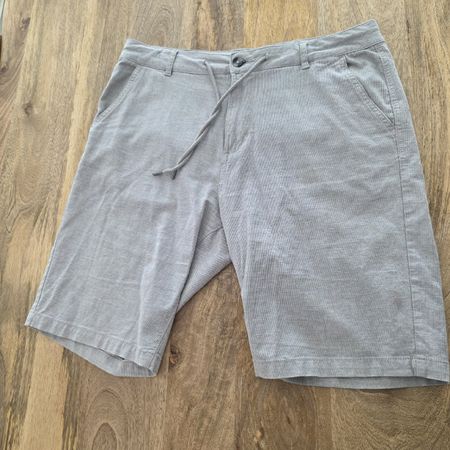Sommerliche Herren Shorts von Livergy, Grösse 52/44!