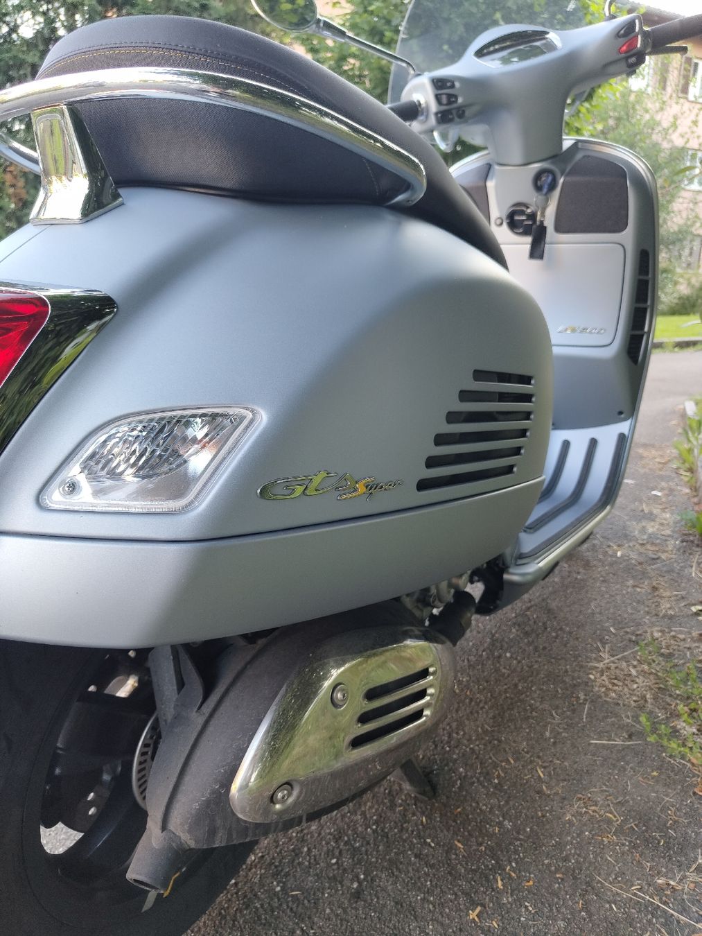 Vespa Scooter: Vespa GTS Supertech Silbermatt 300ccm – Usato da Zürich venduto da mor_r9mf 5