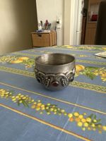 Petit bol / vide-poche en étain décor raisin avec cabochons