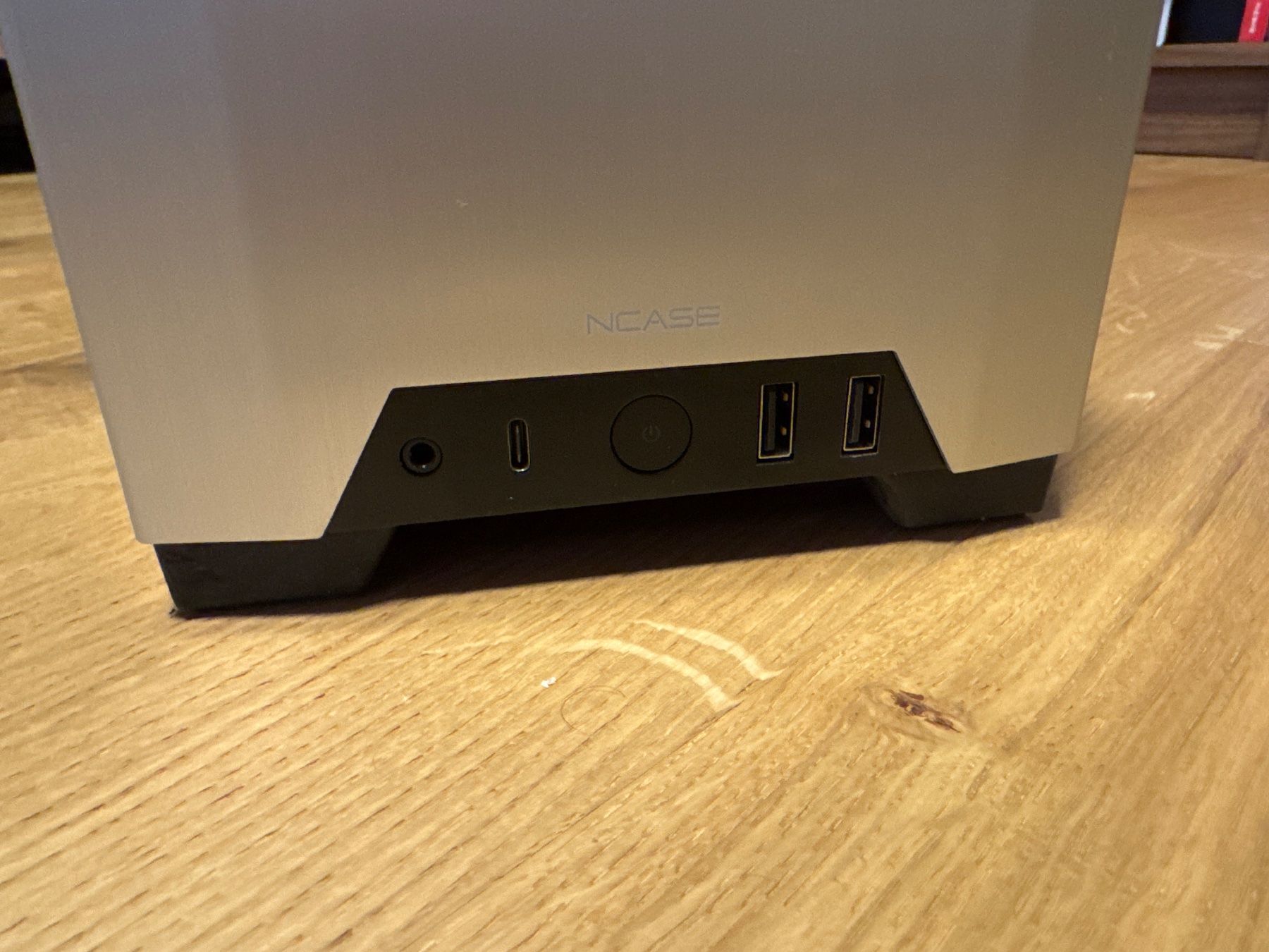 Custodie: NCase M1 classic V6.1 / Mini ITX Gehäuse – Usato da Zofingen venduto da dDawge 1