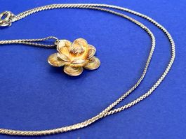 Trachtenblume klein mit silberkette