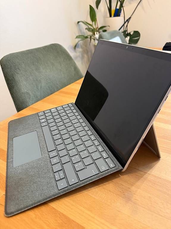 Microsoft Tablet PC: Microsoft Surface Pro 8 13" – Usato da Winterthur venduto da OliviaC5