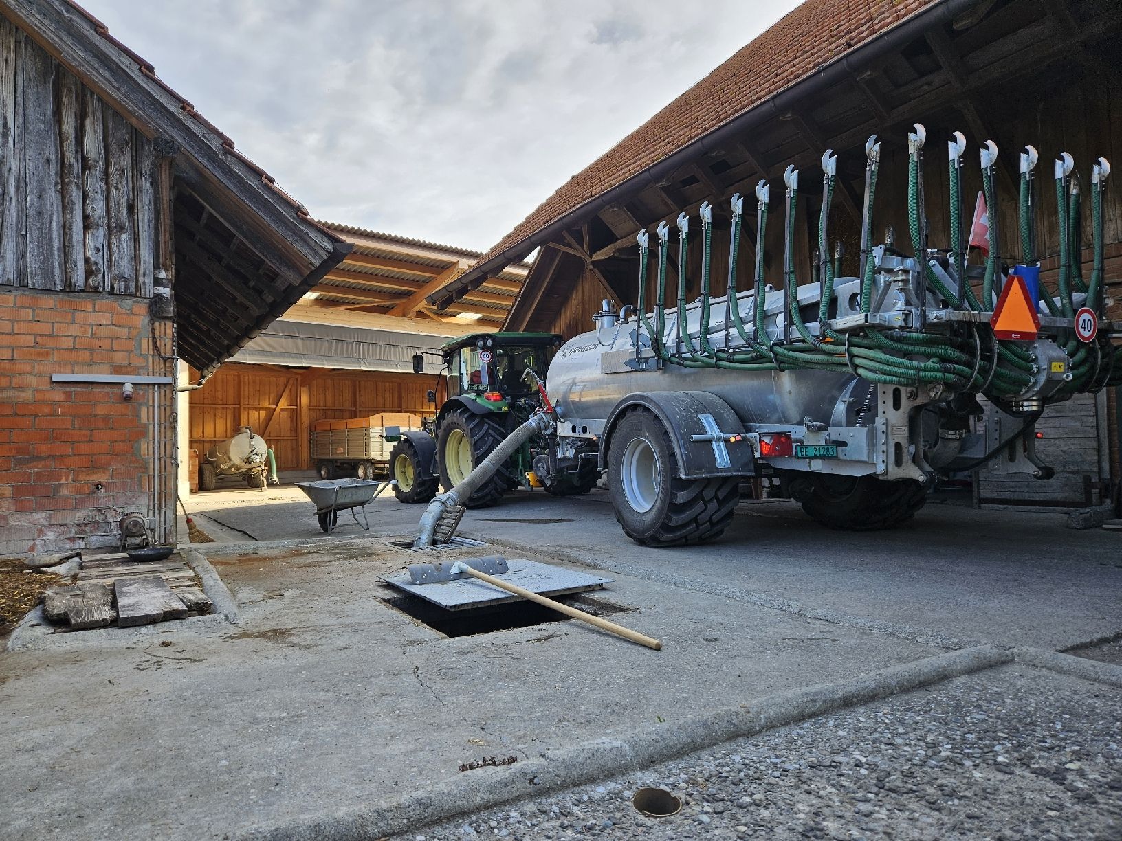 Rimorchi: Güllefass 6500Liter Schleppschuh – Usato da Lyss venduto da sisei6920
