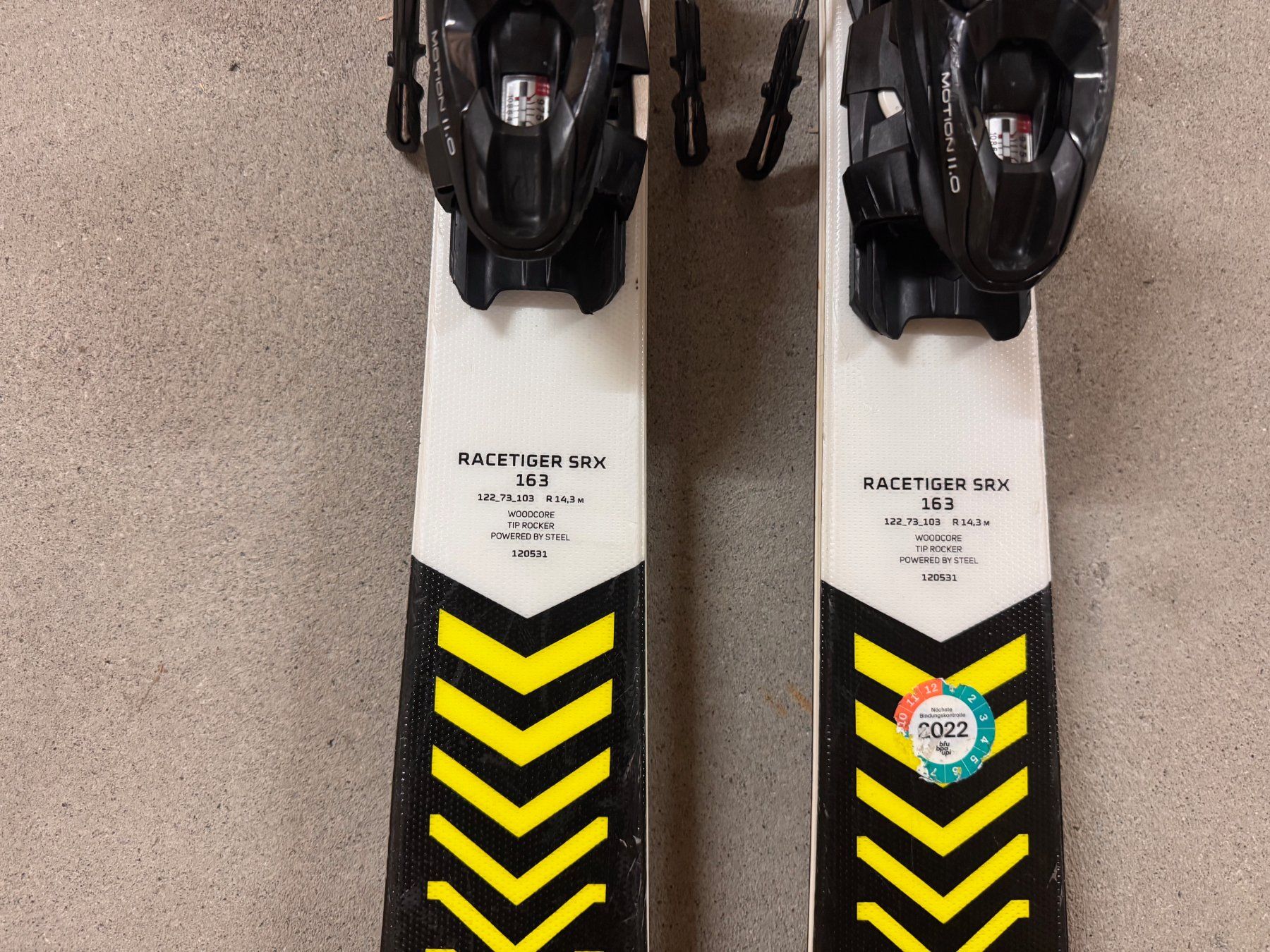 Ski Völkl Racetiger SRX 163 cm Woodcore Tip Rocker GRIP WALK