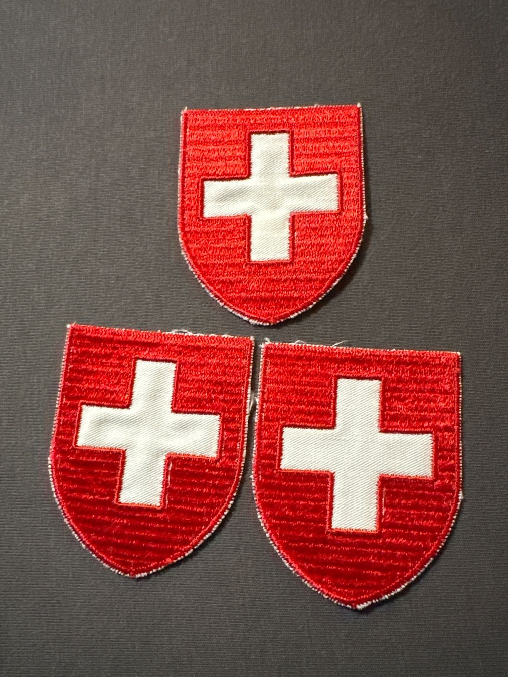 Toppe: Aufnäher Patch Schweiz Wappen 3 stk – Usato da Deitingen venduto da Himhip
