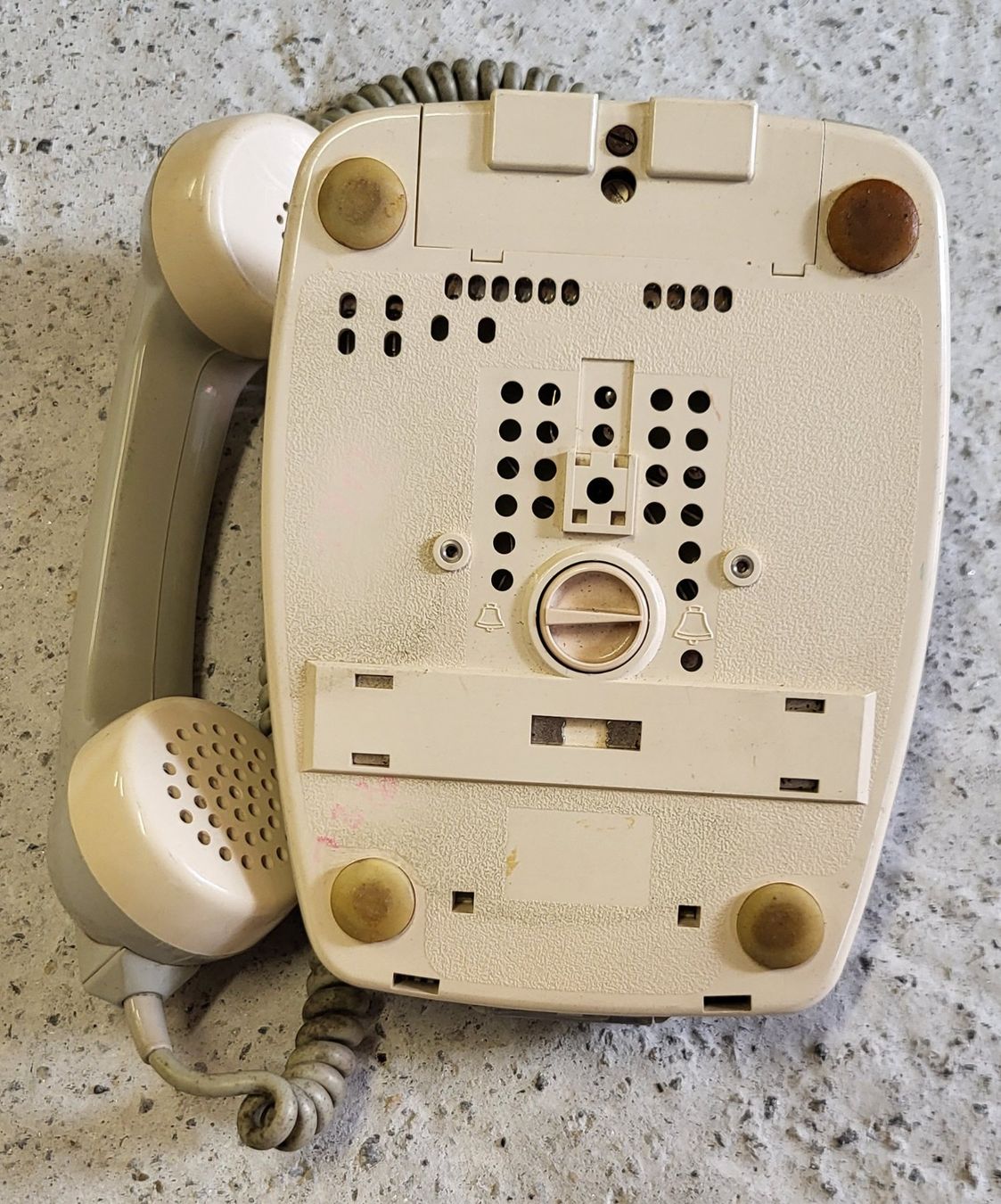 Telefoni: Telefono da tavolo a tasti mod. 70 – Usato da Villa Bedretto venduto da Custa 2