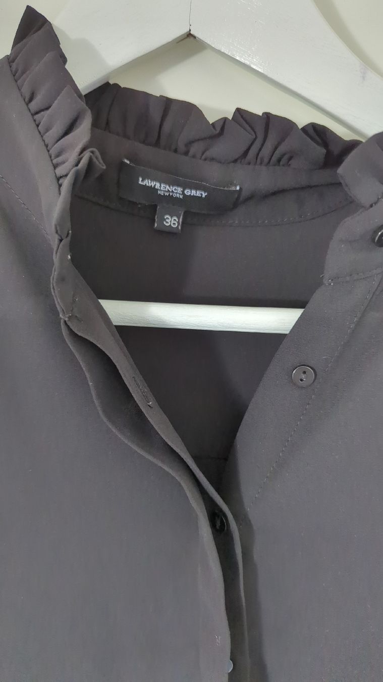 Blusen: Schwarze Bluse mit Rüschen Gr. 36 – Gebraucht aus Neuheim von sh0_gbz7 2