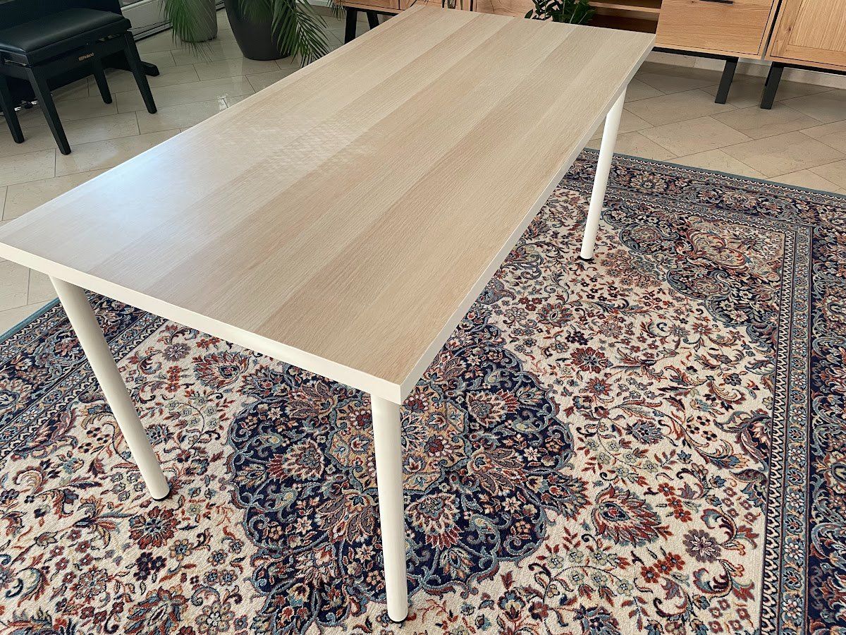 Ikea Scrivanie: Moderner Tisch in heller Eichenoptik (150x75 cm) – Usato da Menzingen venduto da gai_mj5l