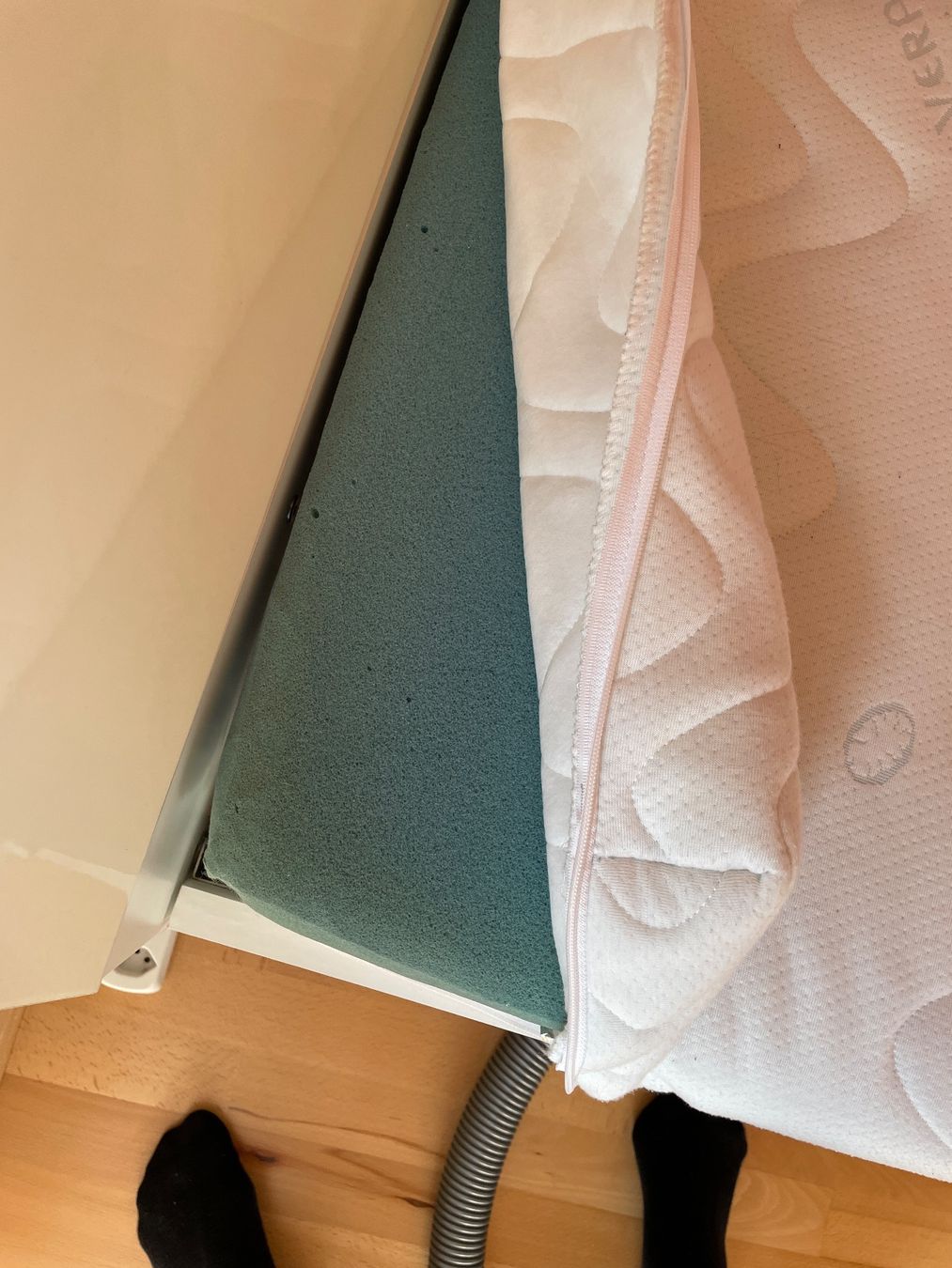 Betten: BETT mit NACHTTISCH – Gebraucht aus Geuensee von naruka 3