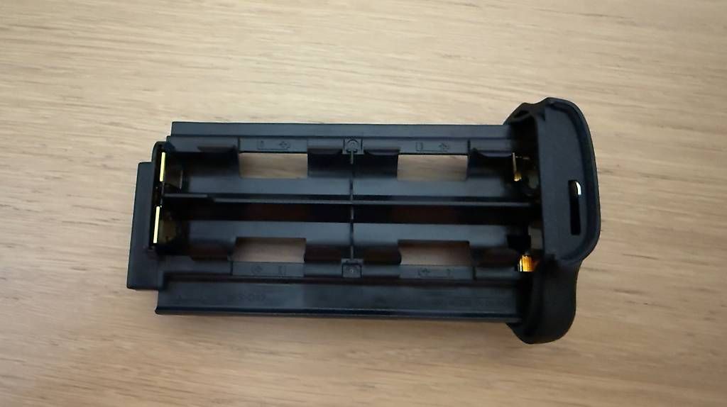 Nikon Accus & piles: NIKON MS-D12 BATTERY HOLDER – D'occasion à Giubiasco par SandroWeb