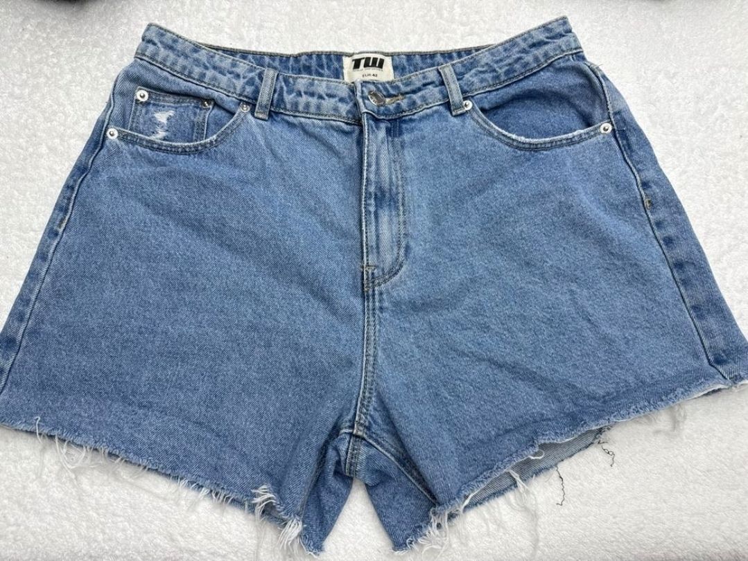 Jeans: Jeans Shorts, Gr. 42 – Gebraucht aus Bern von christiane_pr