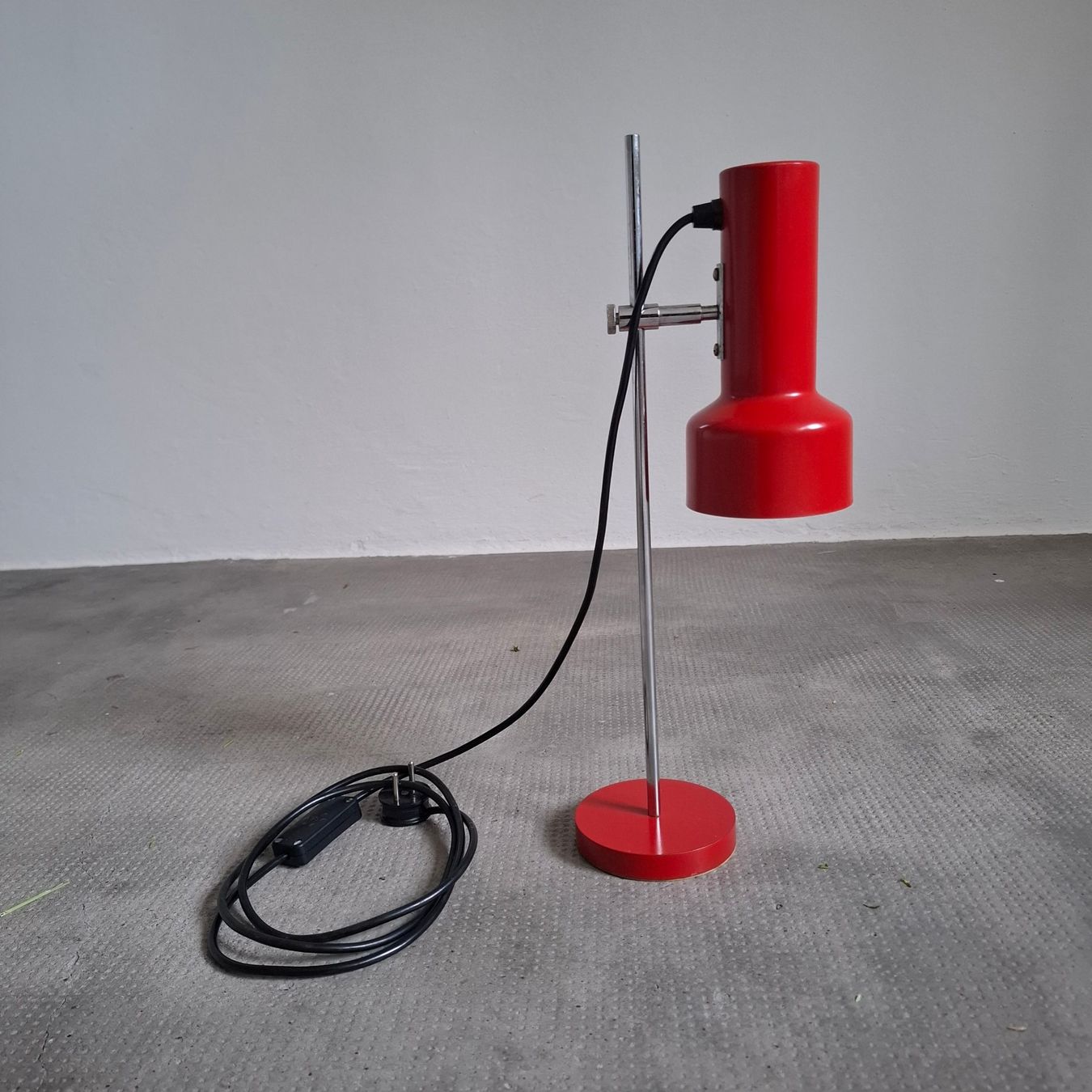 Lampade: Lampe de bureau Spot rouge retro 1970 – Usato da Neuchâtel venduto da Rochawood