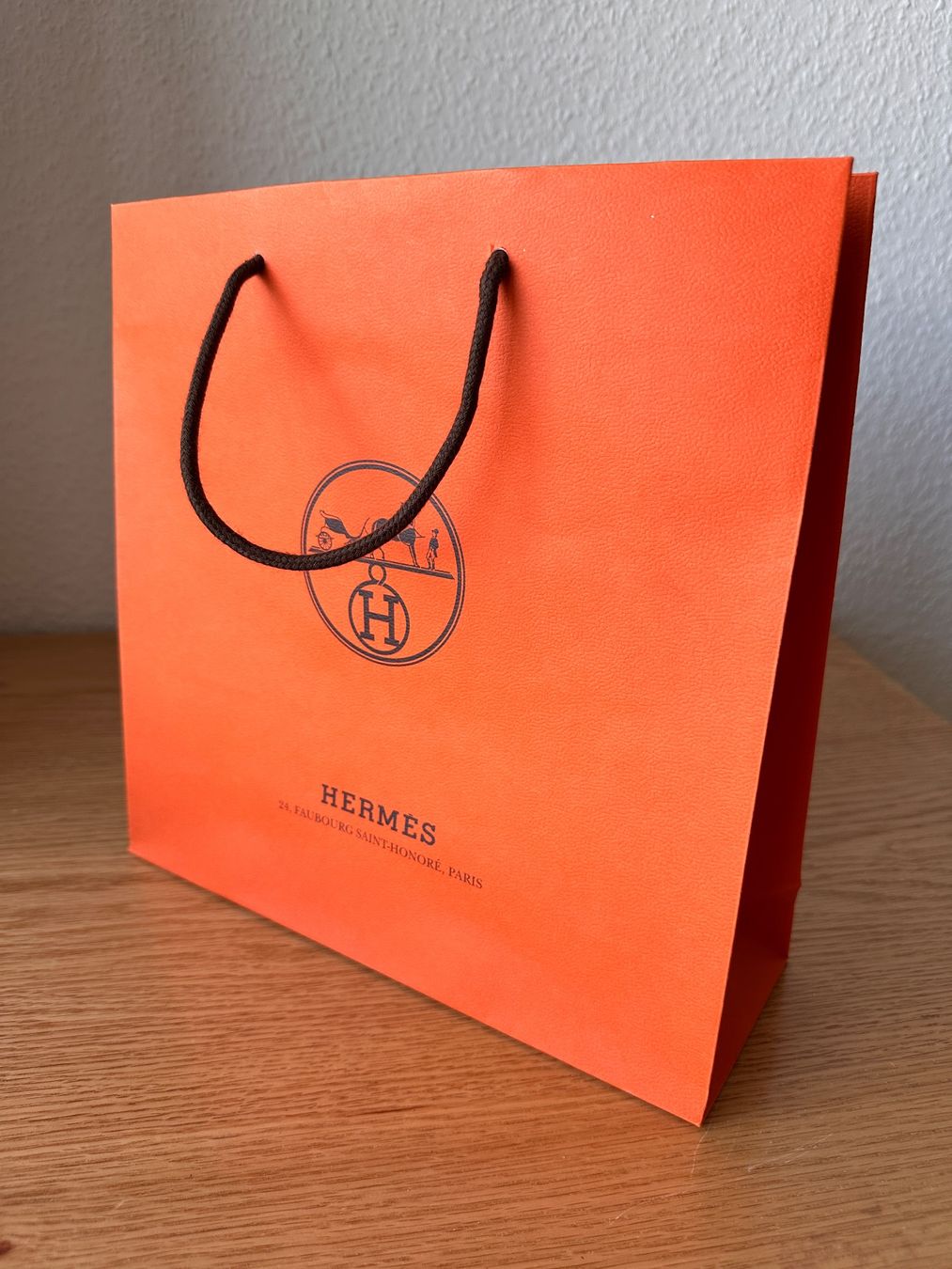 Hermès Borse: Original Hermès shopping paper bag – Nuovo e nell'imballaggio originale da Carouge GE venduto da loveluxury 1