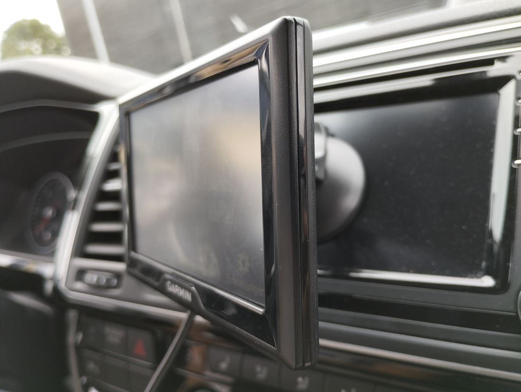 Garmin Navigation: GARMIN Navigationsgerät mit Anschluss und Halter – D'occasion à Schübelbach par Restwert_Schubelbach 2