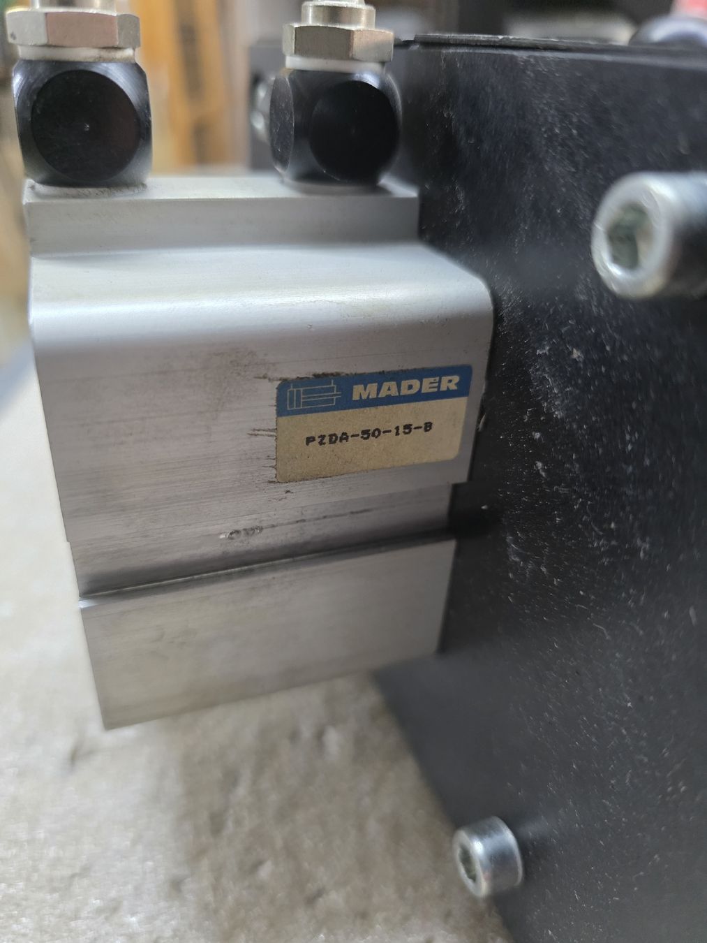 Altre forniture industriali: 3Stk. Pneumatik Zylinder – Usato da Rüti ZH venduto da Madeira14 2