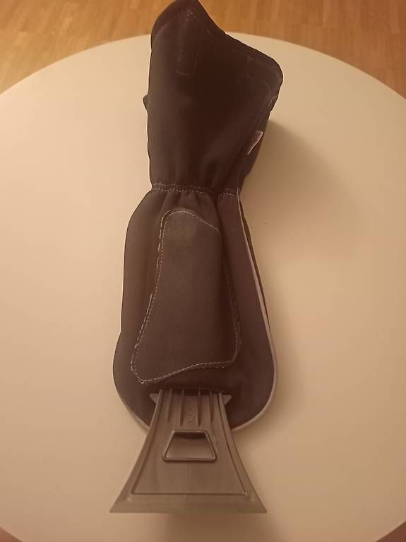 Tutti gli attrezzi: Eiskratzer mit Handschuh – Usato da Altdorf UR venduto da sportlife