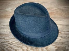Schöner Schwarzer Filzhut Fedora Trilby
