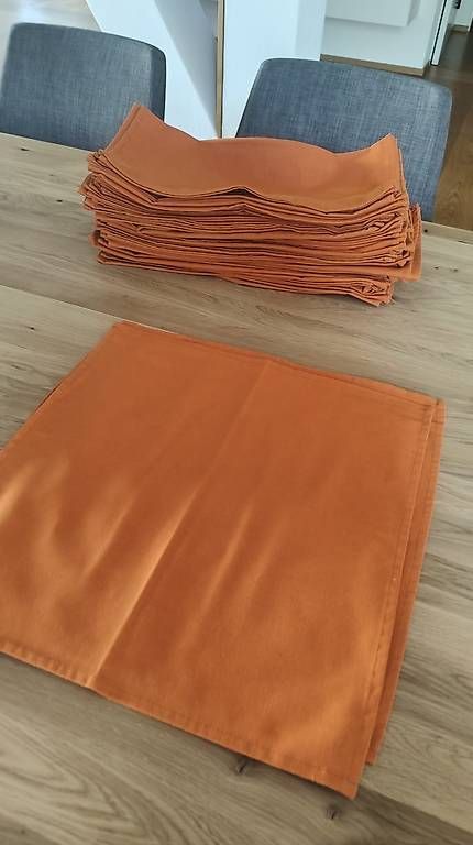 Tovaglioli: 75 Stk. orangene Stoff Servietten – Usato da Lenzburg venduto da bountshi